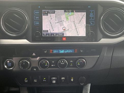 Used 2018 Toyota Tacoma TRD Sport image 9