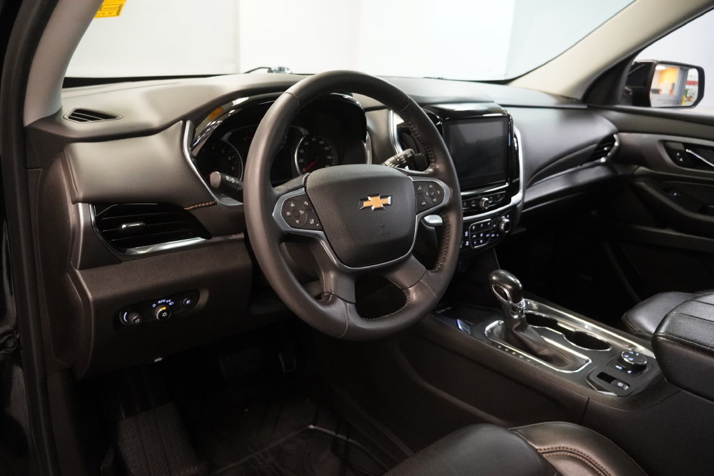 Used 2021 Chevrolet Traverse Premier w/ Redline Edition AWD/4WD image 5