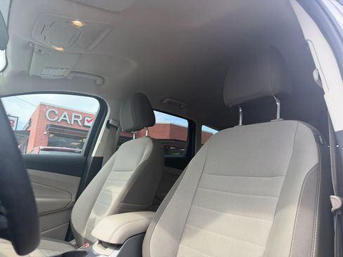 Used 2016 Ford Escape SE FWD image 9
