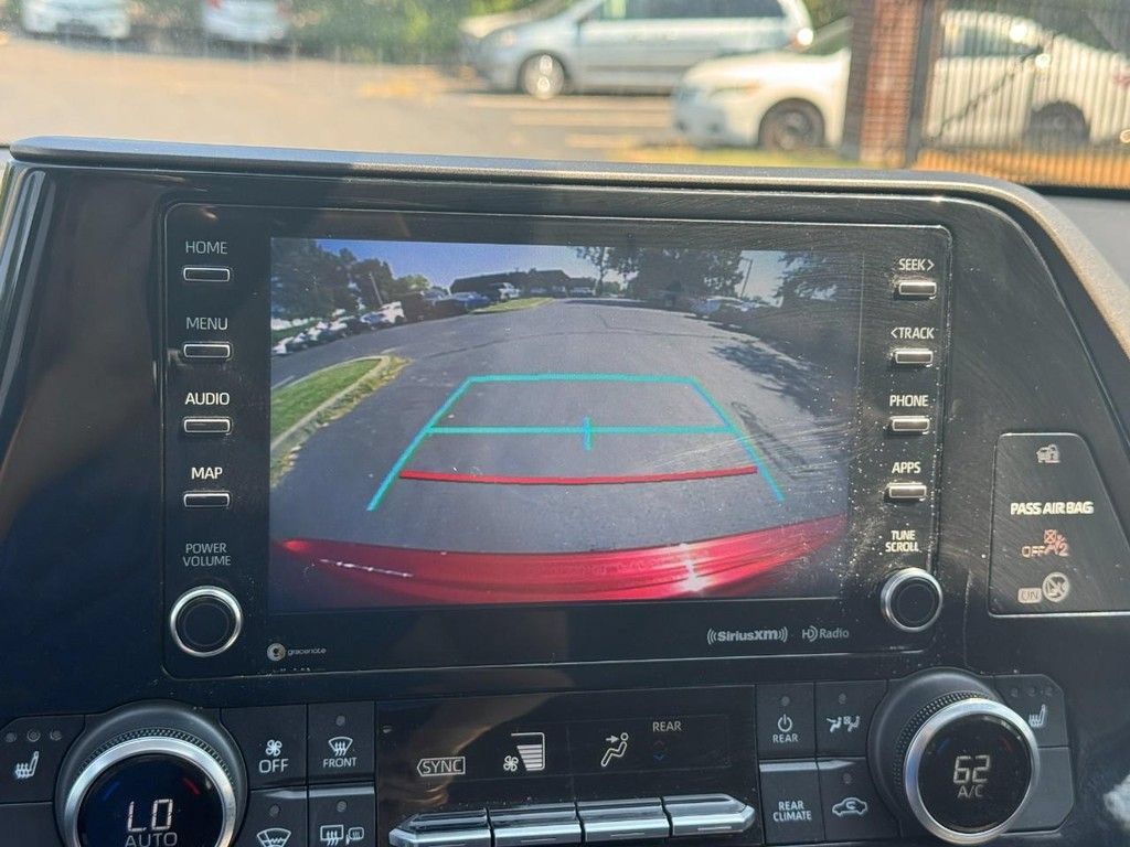 Used 2022 Toyota Highlander XLE AWD/4WD image 31