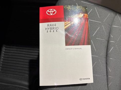 Certified 2025 Toyota RAV4 XLE AWD/4WD image 31