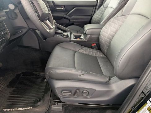 Used 2025 Toyota Tacoma TRD Off-Road w/ TRD Off Road Premium Package AWD/4WD image 13