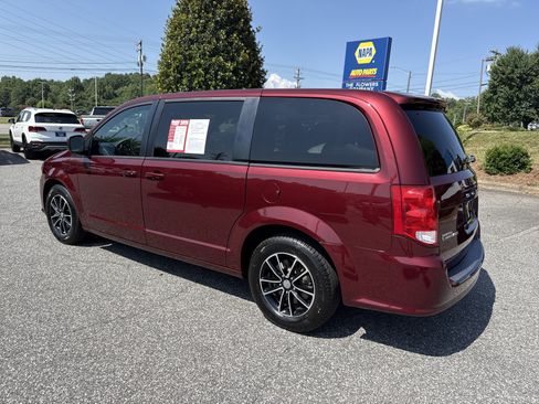 Used 2019 Dodge Grand Caravan SE FWD image 8