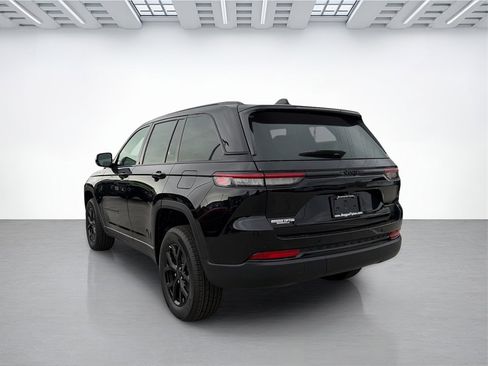 New 2025 Jeep Grand Cherokee Altitude image 5