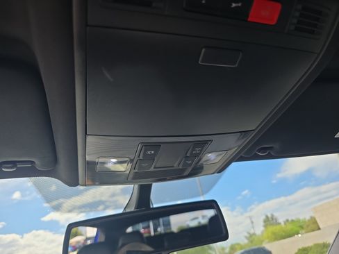 Used 2016 Volkswagen Golf R 4-Door image 31