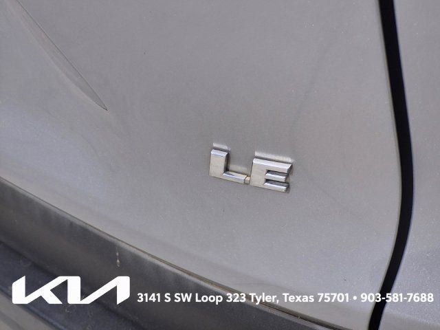Used 2019 Toyota RAV4 LE FWD image 7