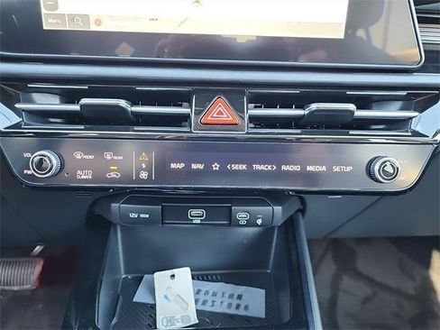 New 2025 Kia Niro EX image 22