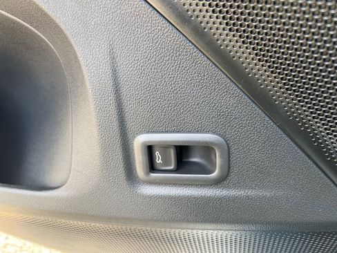 New 2026 Volkswagen Tiguan SE image 19