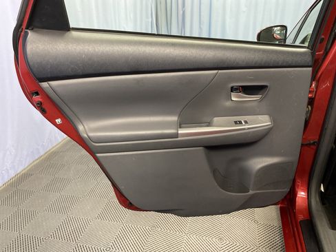 Used 2013 Toyota Prius V image 21