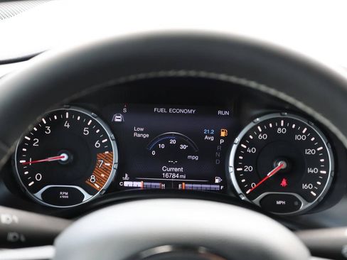 Used 2021 Jeep Renegade Latitude w/ Luxury Group II AWD/4WD image 19