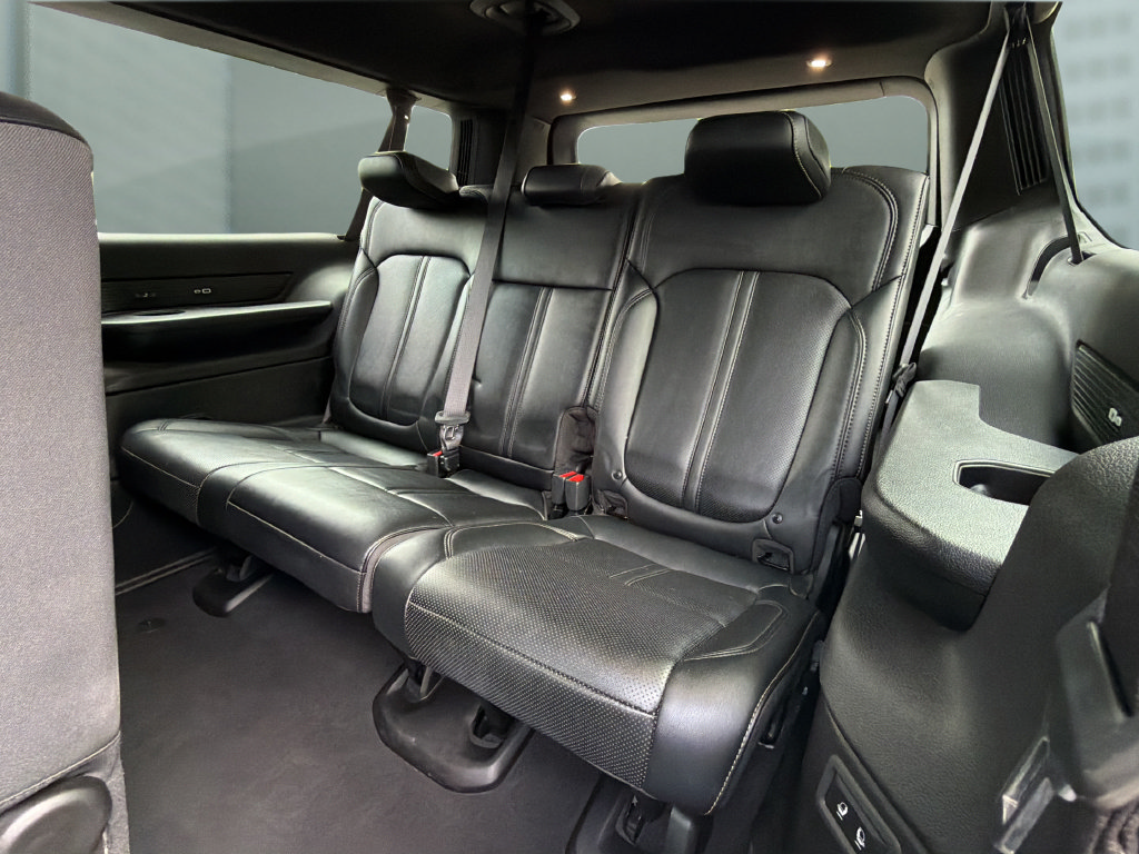 Used 2024 Jeep Wagoneer L Series III AWD/4WD image 15