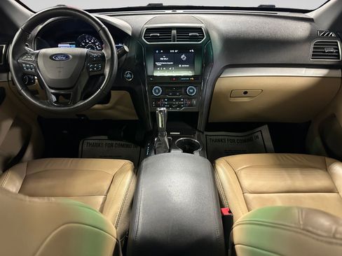 Used 2016 Ford Explorer XLT w/ Equipment Group 202A image 17