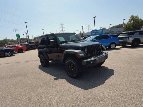 Used 2022 Jeep Wrangler Sport AWD/4WD image 2