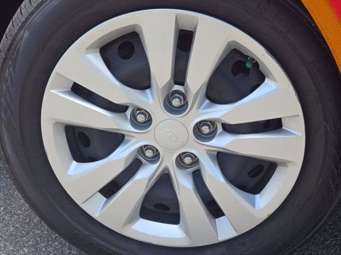 Used 2024 Kia Soul LX FWD image 6