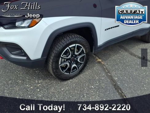 Used 2025 Jeep Compass Trailhawk w/ Sun & Sound Group AWD/4WD image 5