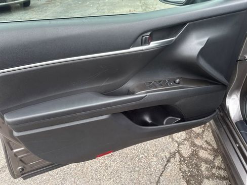 Used 2023 Toyota Camry SE image 6