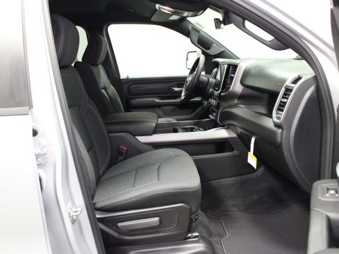 New 2026 RAM 1500 Express AWD/4WD image 15