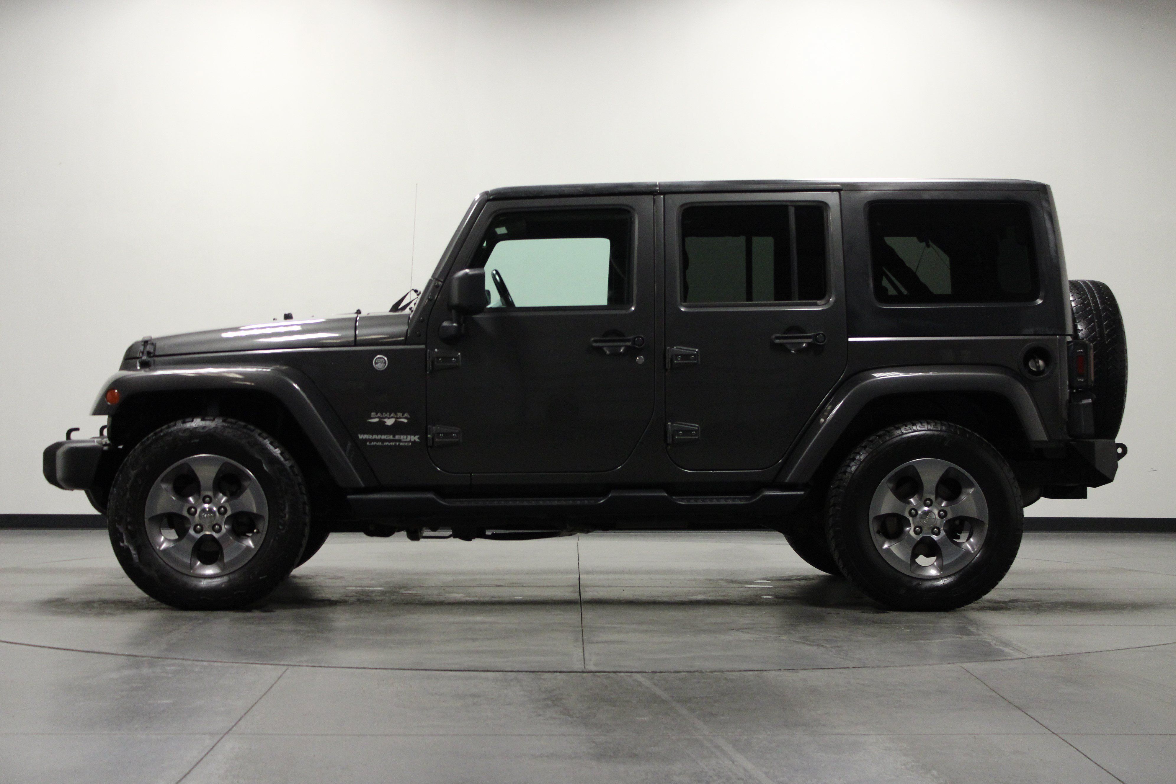 Used 2018 Jeep Wrangler Unlimited Sahara w/ Connectivity Group AWD/4WD image 7
