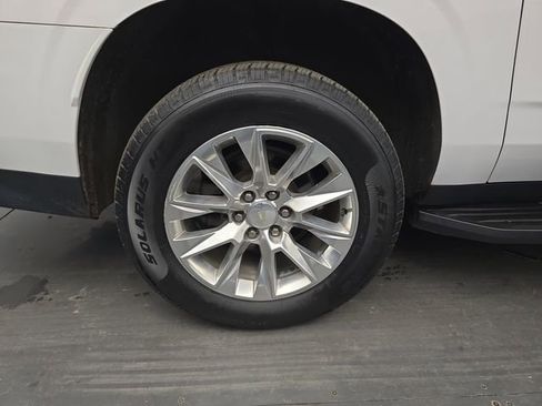 Used 2021 Chevrolet Suburban Premier w/ Premium Package RWD image 19