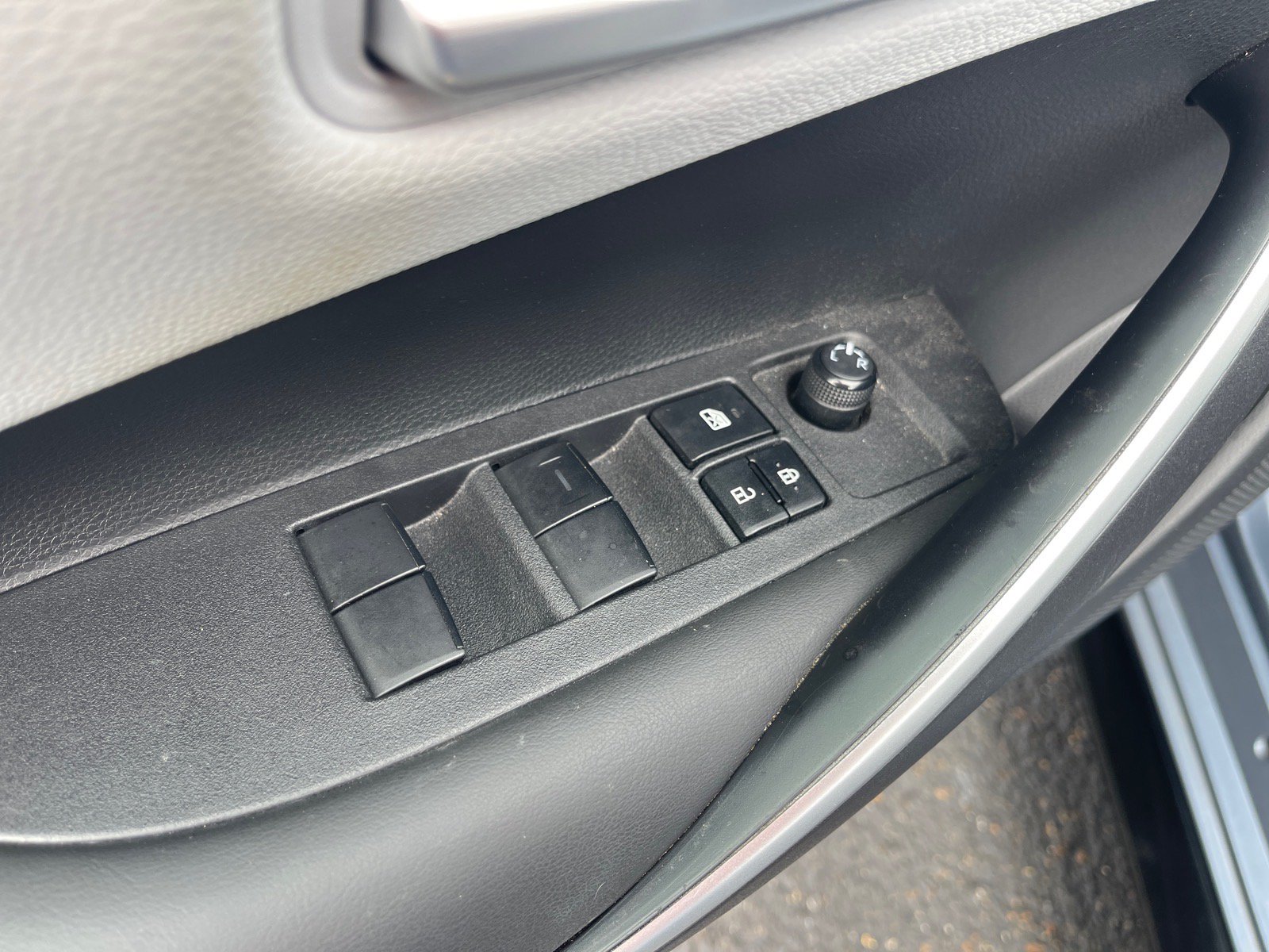 Used 2024 Toyota Corolla SE FWD image 8