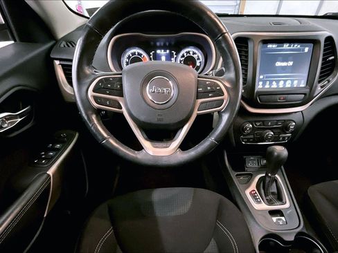 Used 2017 Jeep Cherokee Latitude image 6