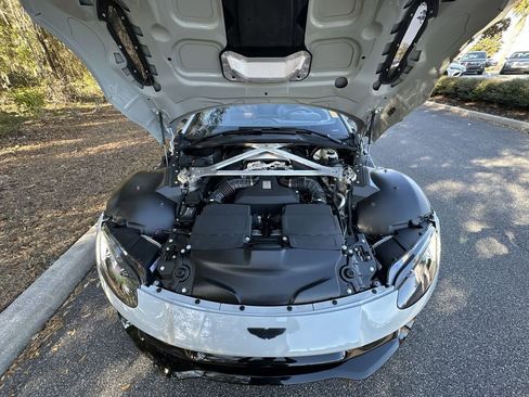 Used 2023 Aston Martin V8 Vantage Roadster image 19