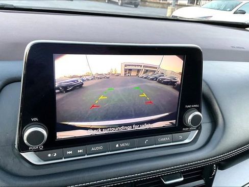 Used 2023 Nissan Rogue SV image 11