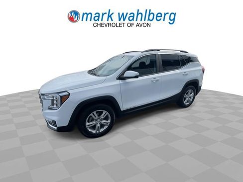 Certified 2024 GMC Terrain SLE w/ Driver Convenience Package image 4