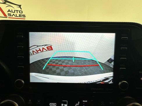 Used 2022 Toyota Highlander XSE image 37