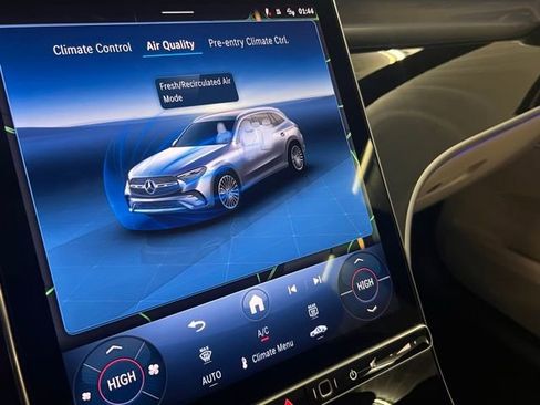 Used 2025 Mercedes-Benz GLC 350e 4MATIC image 35