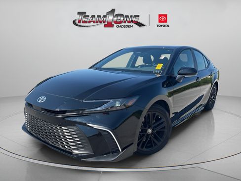 Used 2026 Toyota Camry SE FWD image 4