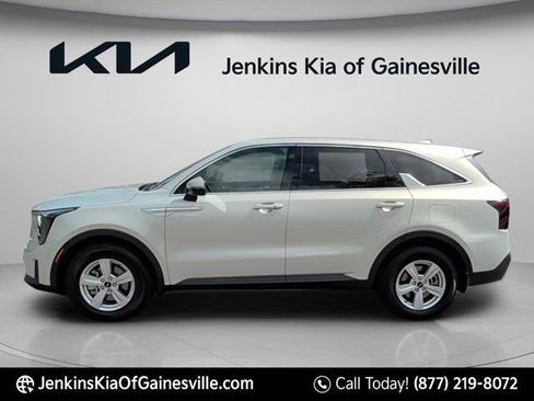 New 2026 Kia Sorento LX FWD image 9