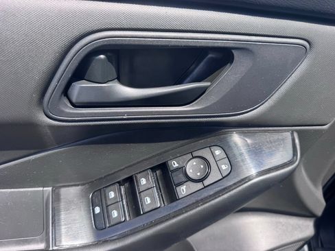 Used 2024 Nissan Rogue S AWD/4WD image 19