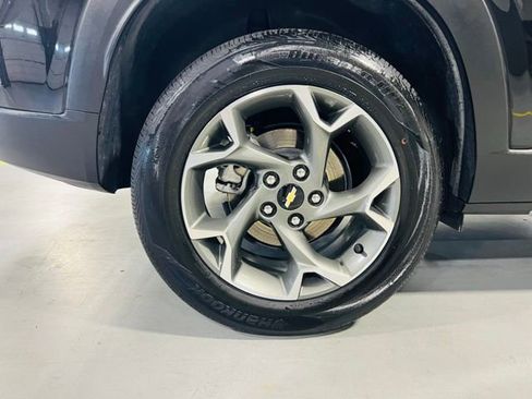 Used 2025 Chevrolet Trax LT w/ LT Convenience Package FWD image 10