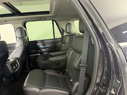 Used 2025 Ford Expedition Platinum AWD/4WD image 27