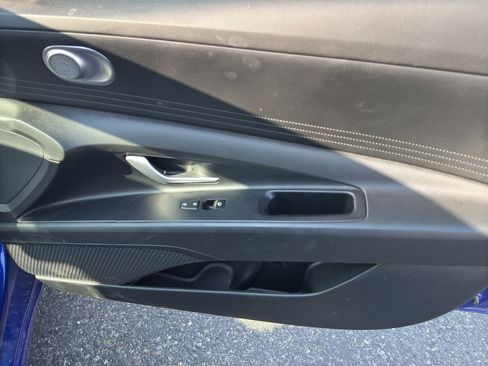 Certified 2024 Hyundai Elantra SE image 18