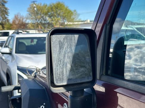 Used 2010 Jeep Wrangler Unlimited Sahara AWD/4WD image 7