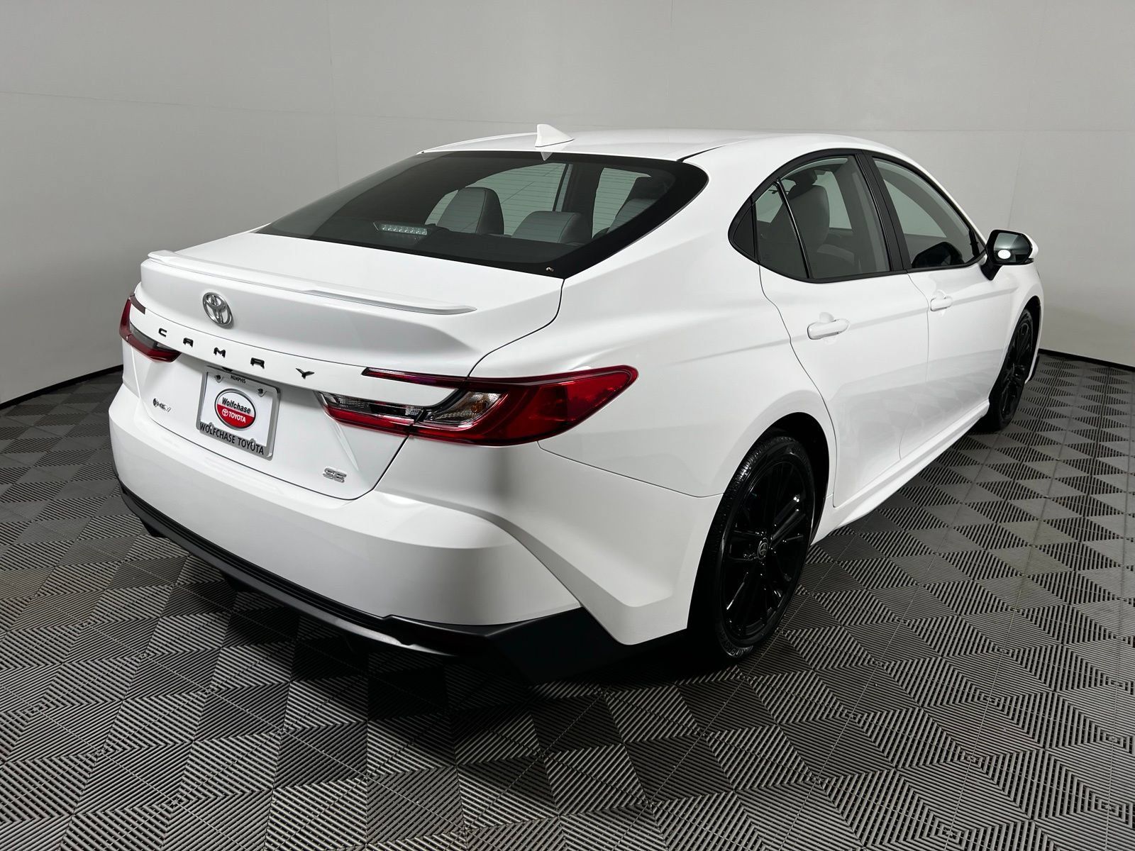 Used 2026 Toyota Camry SE FWD image 5