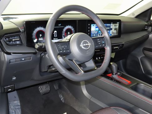 Certified 2025 Nissan Kicks SR image 33