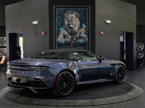 Used 2021 Aston Martin DBS Superleggera Volante image 12