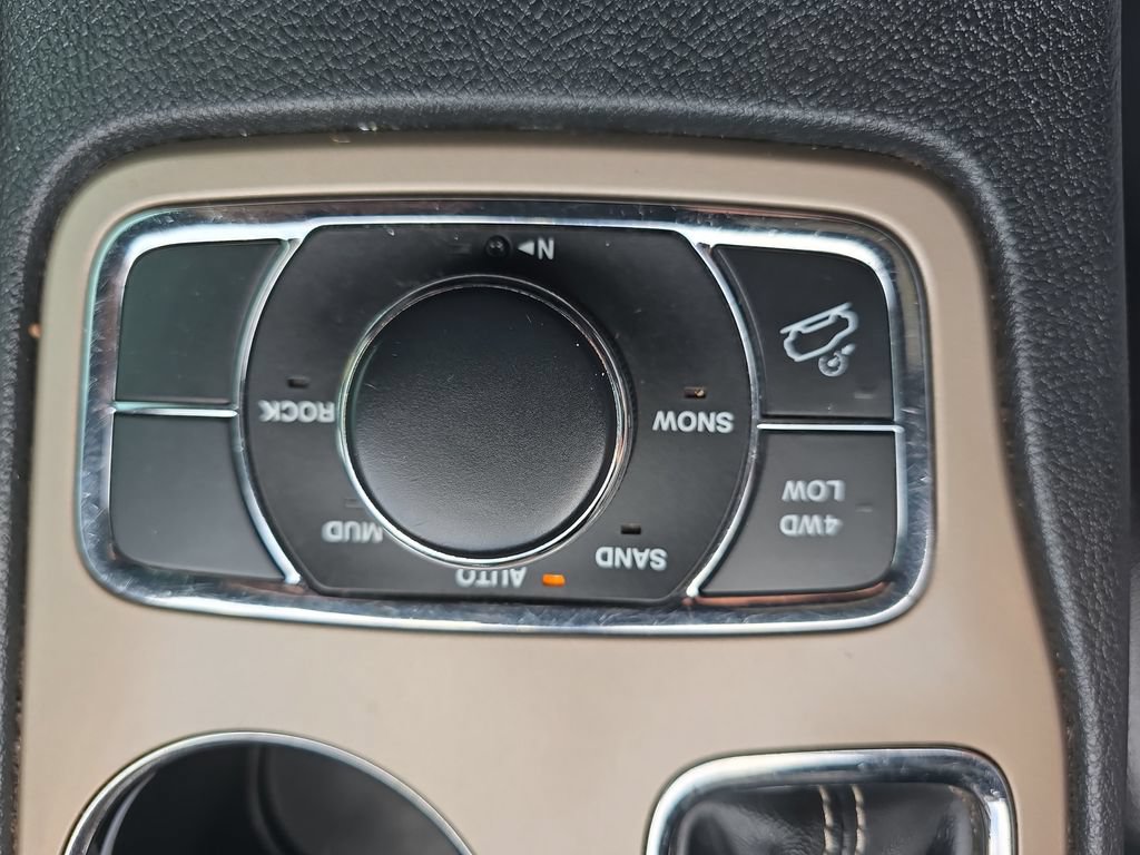 Used 2017 Jeep Grand Cherokee Limited AWD/4WD image 32