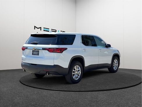 Used 2023 Chevrolet Traverse LS FWD image 9