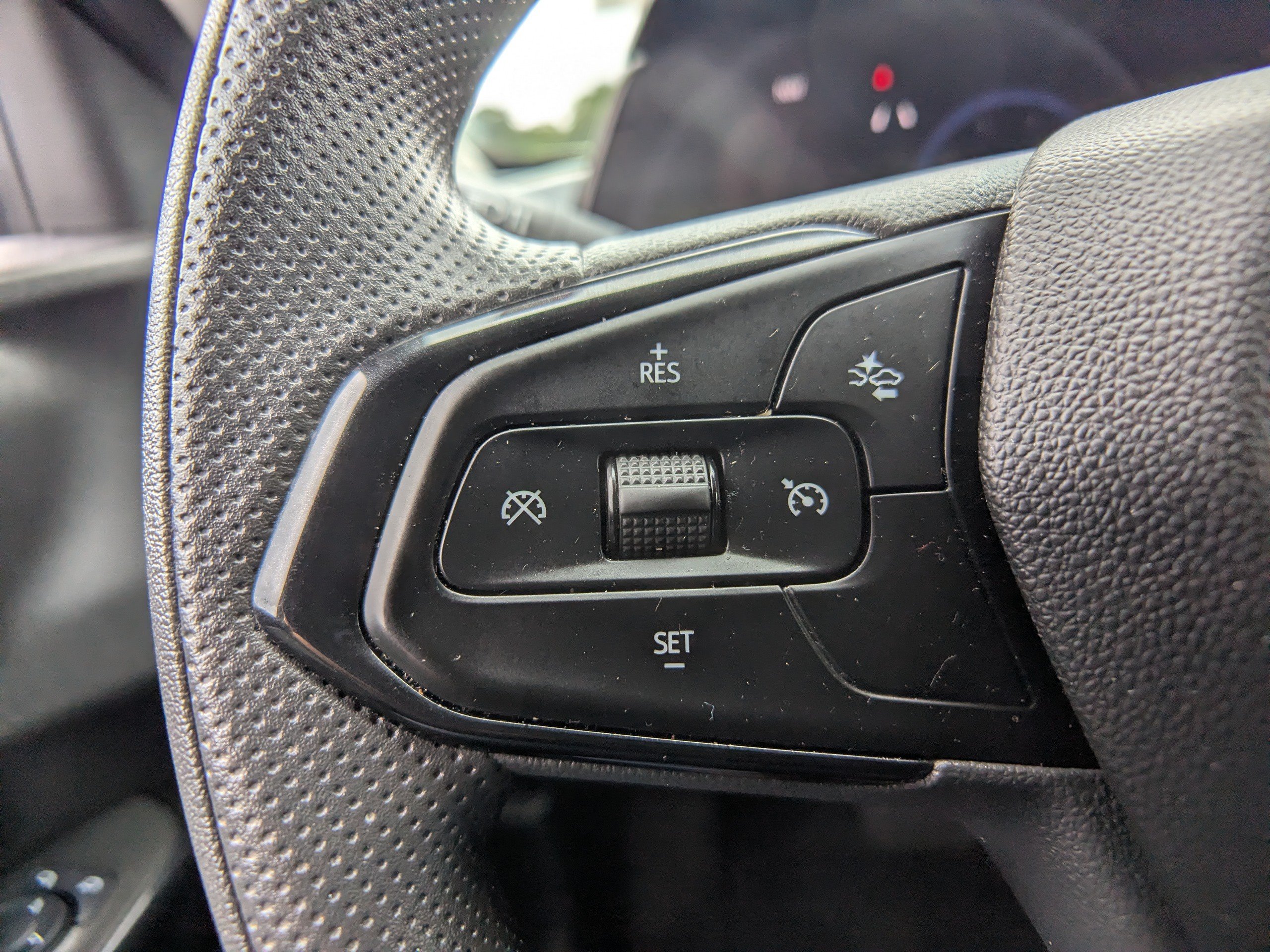 Used 2025 Chevrolet Trax LT FWD image 23
