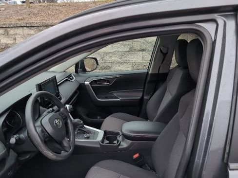 Used 2019 Toyota RAV4 XLE image 13