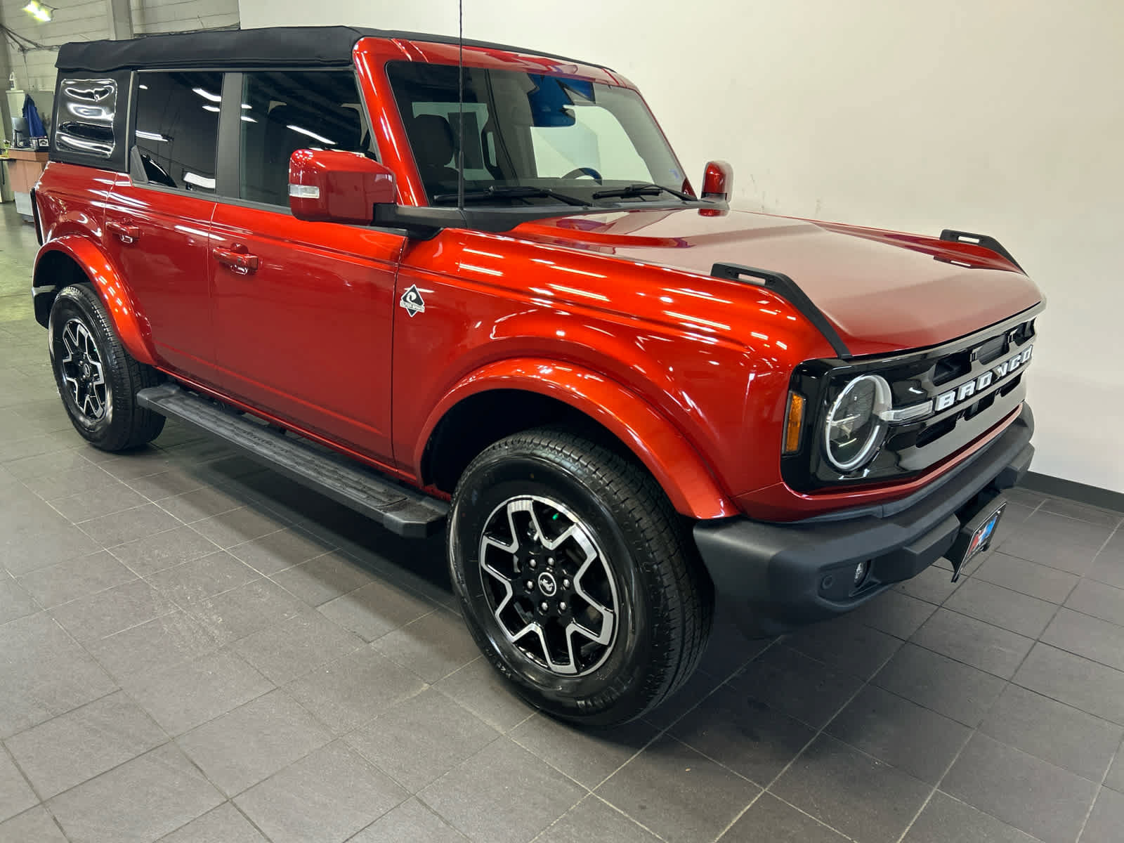 Used 2023 Ford Bronco Outer Banks AWD/4WD image 2