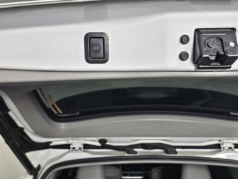 Used 2019 Toyota Highlander XLE image 24