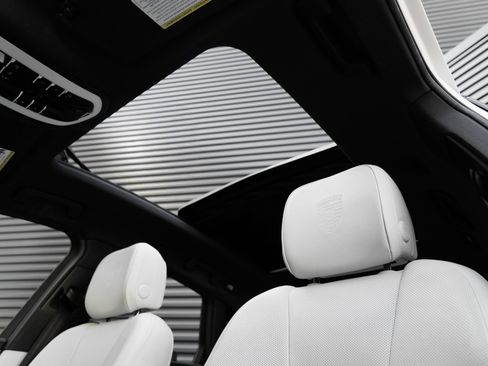Certified 2022 Porsche Macan S AWD/4WD image 14