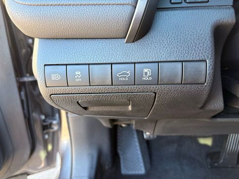 Used 2019 Toyota Camry SE image 25