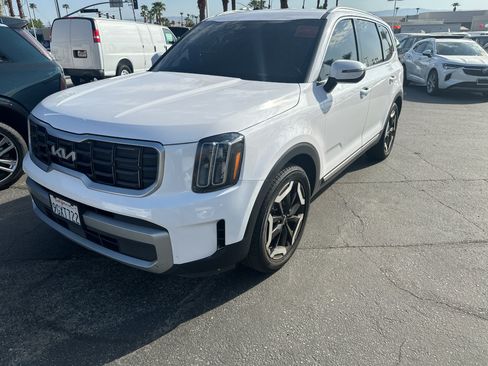 Used 2023 Kia Telluride S FWD image 1