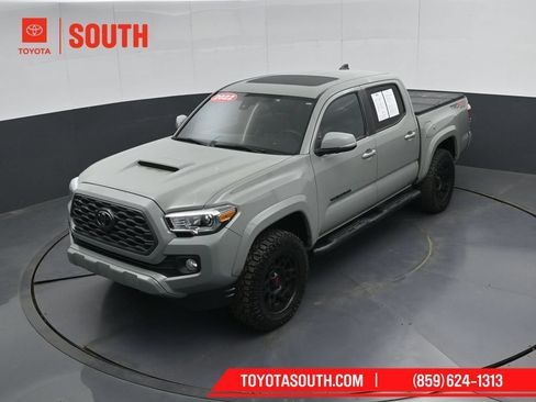 Used 2022 Toyota Tacoma TRD Sport w/ TRD Premium Sport Package AWD/4WD image 46